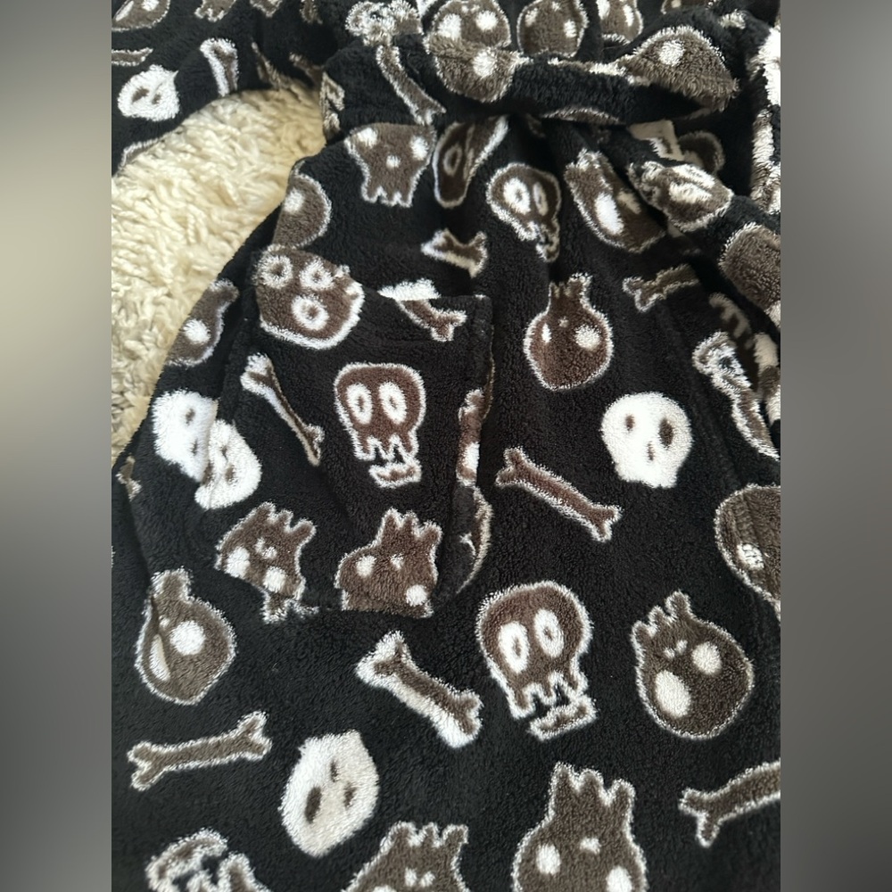 Youth Skull Robe Black - Picture 7 of 7